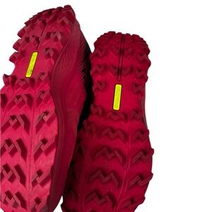 Saucony Women's Peregrine 10 ST Barberry/Black Red Trail Running Shoes Size 7.5